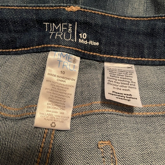 Mid Rise Capris - Picture 3 of 3